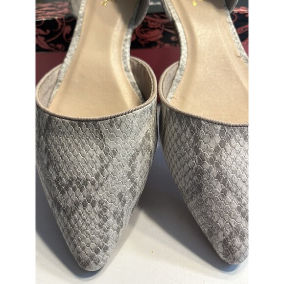 NIB Qupid Faux Snake Reptile Gray White Flat Slip On Shoes Sz 7 - Picture 3 of 14